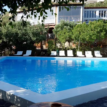 מלון דירות Cretan Village 4*